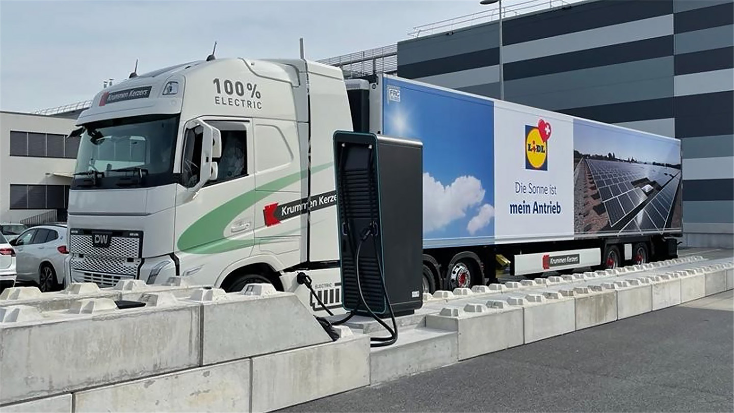 Lidl LKW wird mit solar strom betankt.