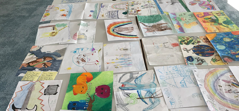 Kinderzeichnungen als Dankeschön für unsere Spende an soziale Projekte.