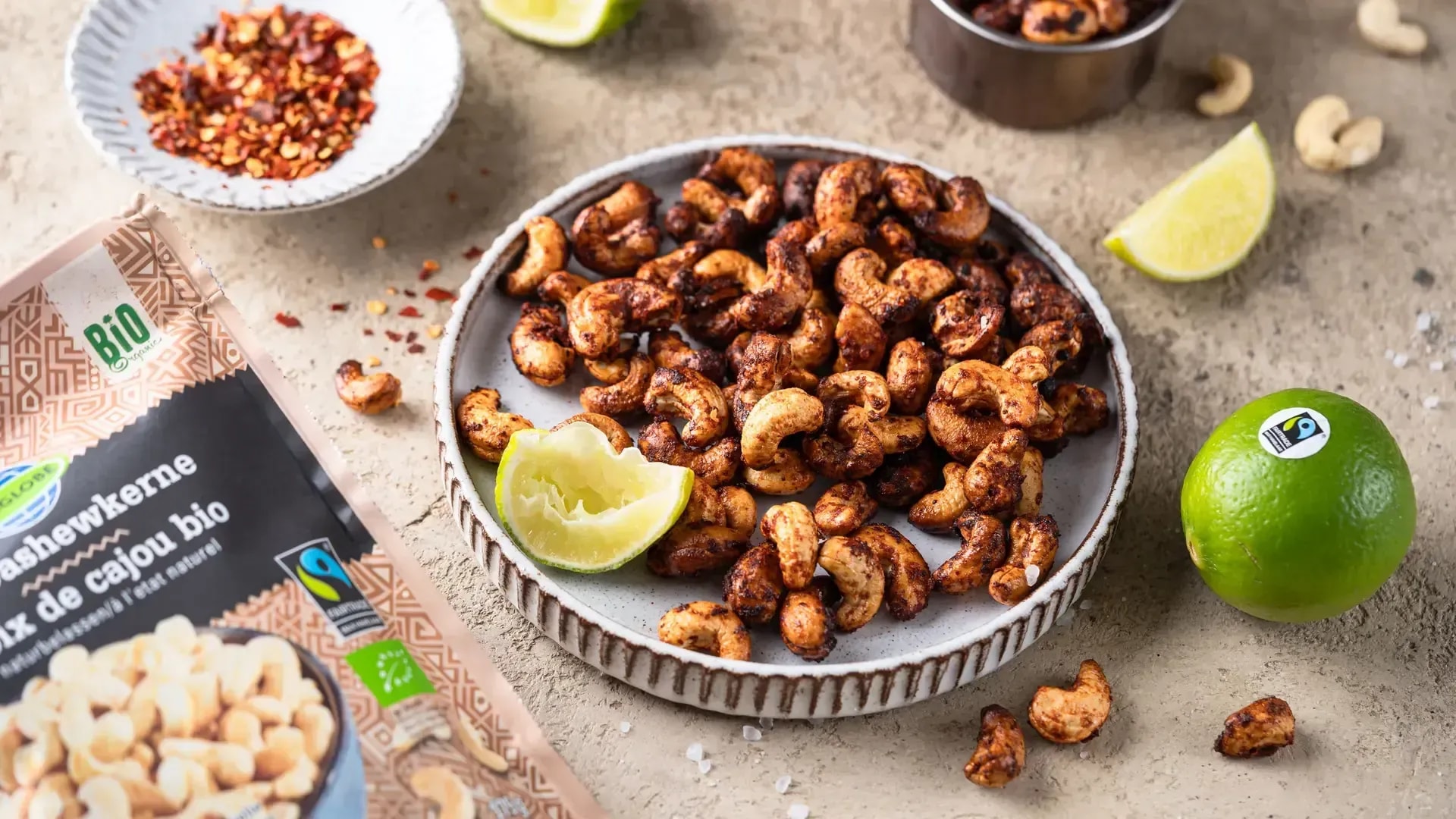 Chili-Limetten-Cashews – würziger Snack mit Fairtrade- und Bio-zertifizierten Cashewkernen.