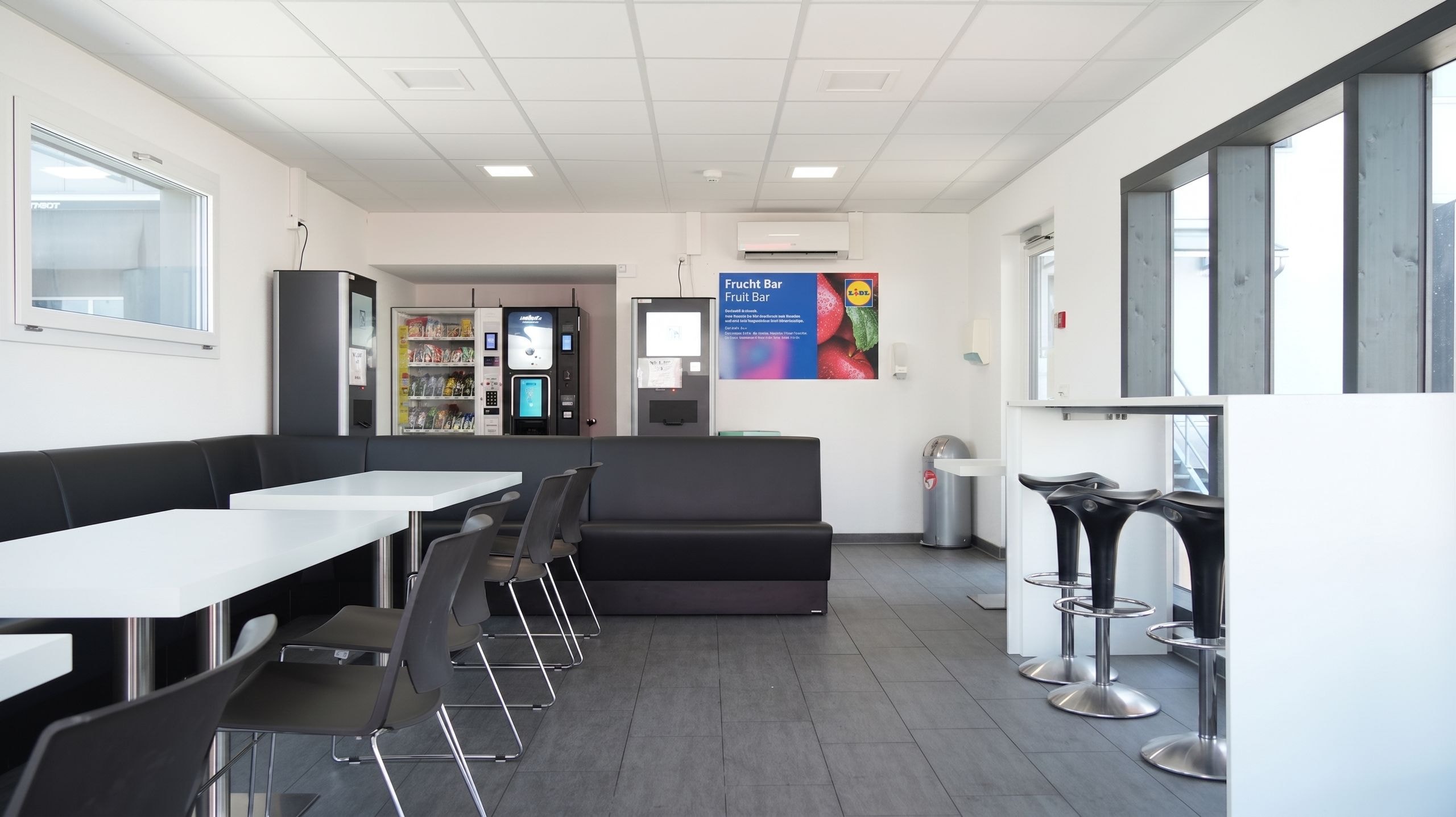 Driver's Lounge innen 1 Driver's Lounge innen 1