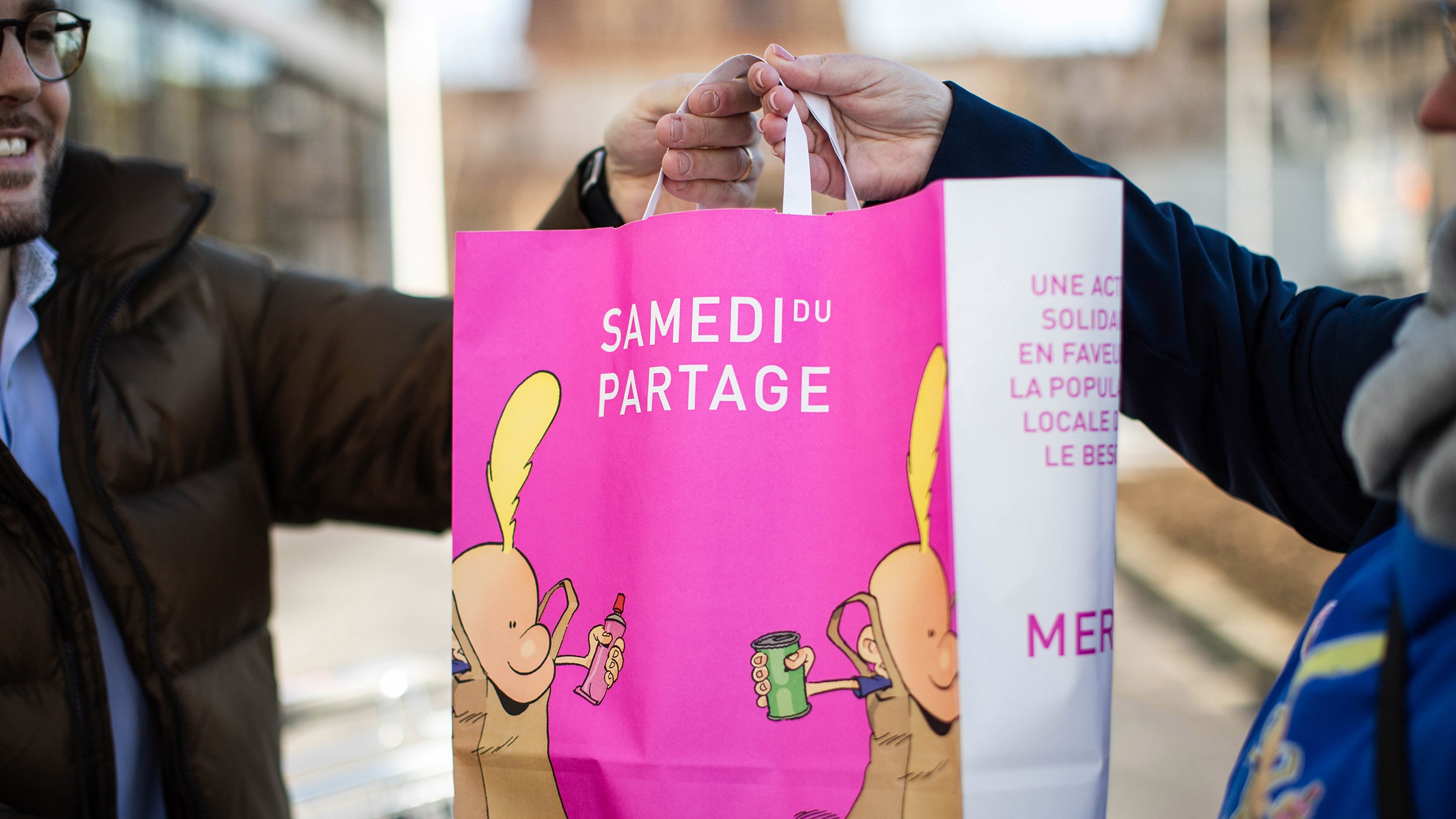 Sac de courses rose de Samedi du Partage.