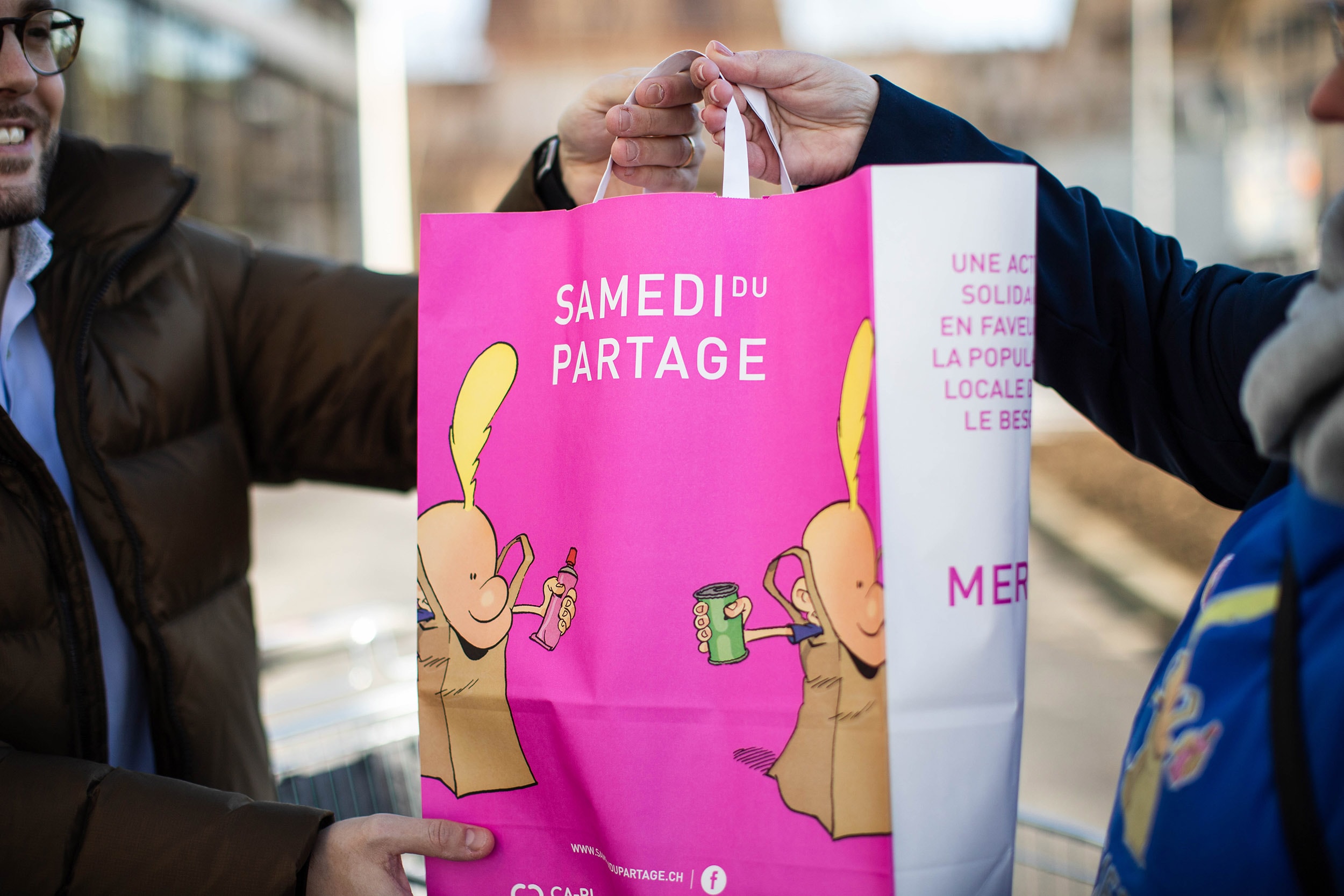 Sac de courses rose de Samedi du Partage.